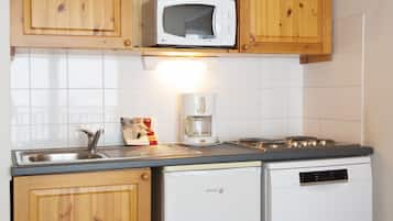 Réfrigérateur, micro-ondes, lave-vaisselle, cafetiÚre/bouilloire