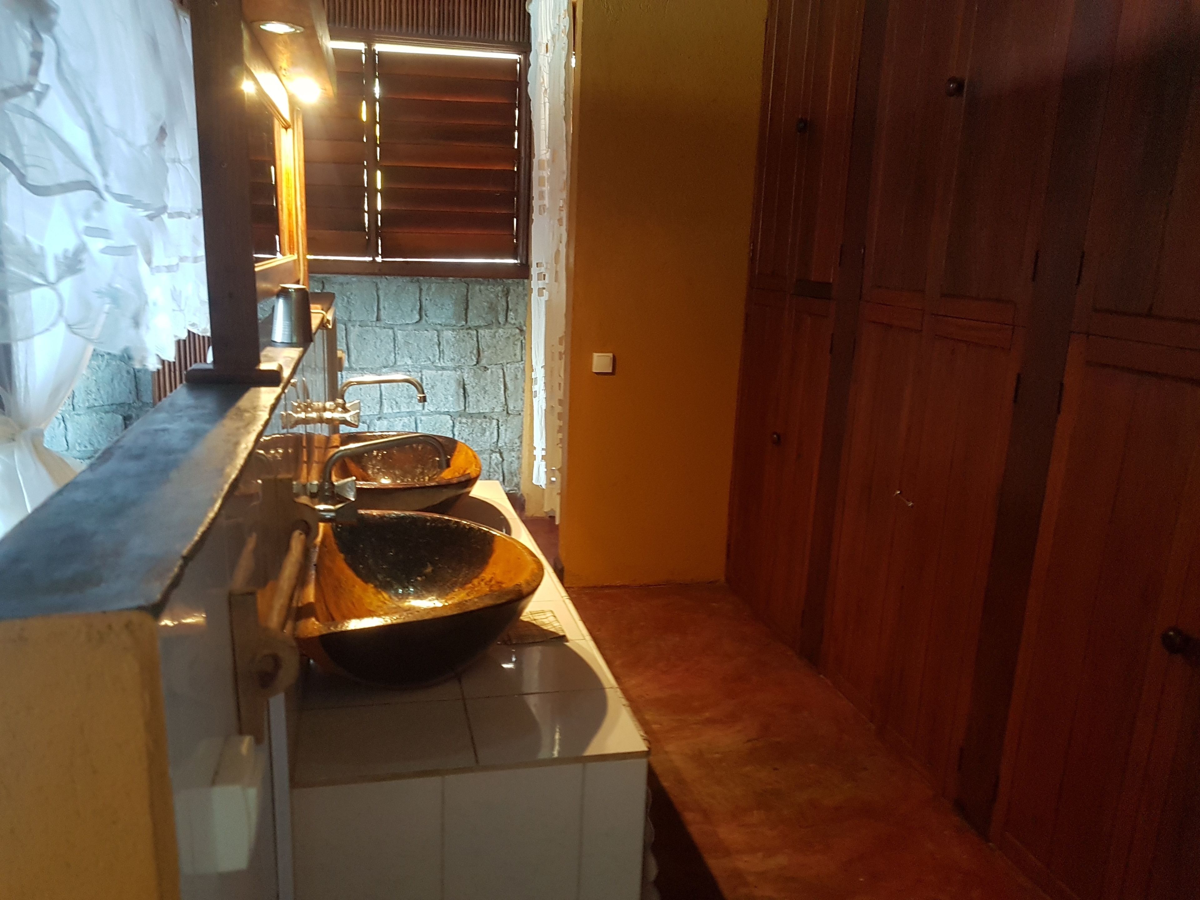 Double Room | Bathroom sink