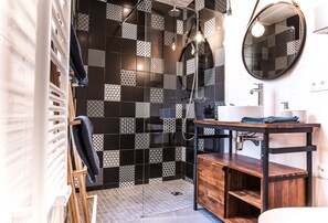 Bathroom - Appart VOYAGE ★ near PARIS and DISNEYLAND (Le Perreux-sur-Marne)
