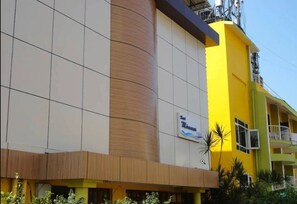 Fachada de la propiedad