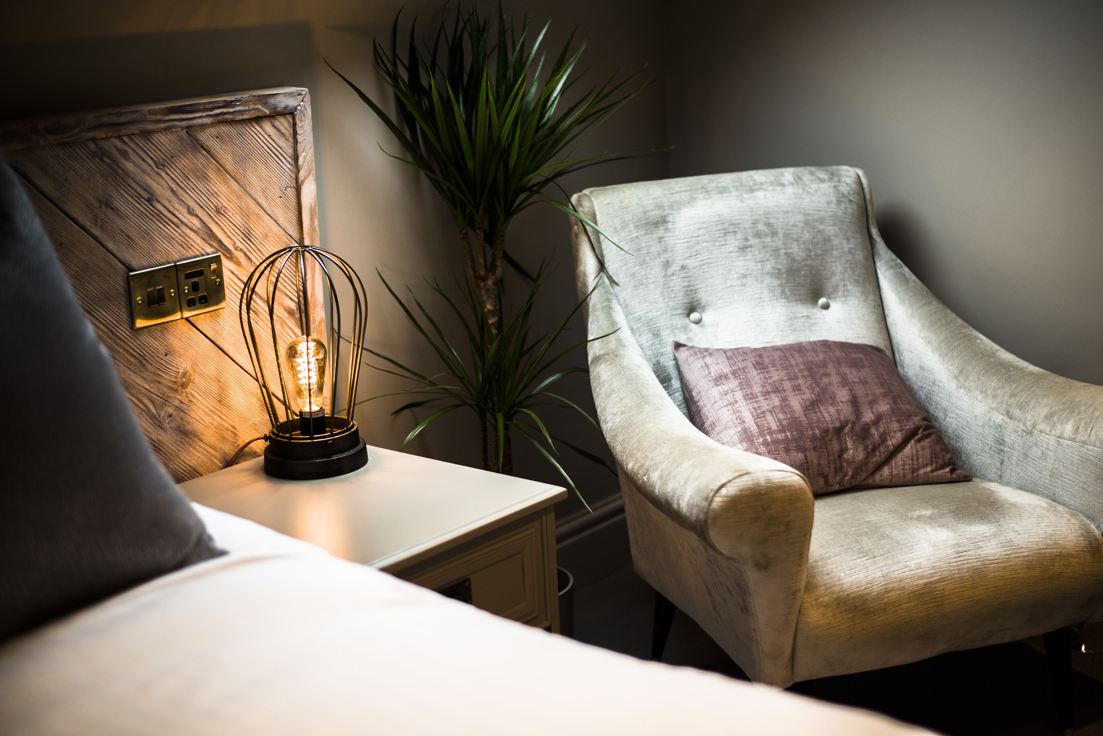 superior double room | 1 bedroom, in-room safe, individually decorated, individually furnished