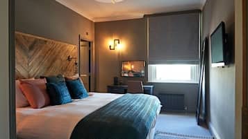 In-room safe, individually decorated, individually furnished, desk