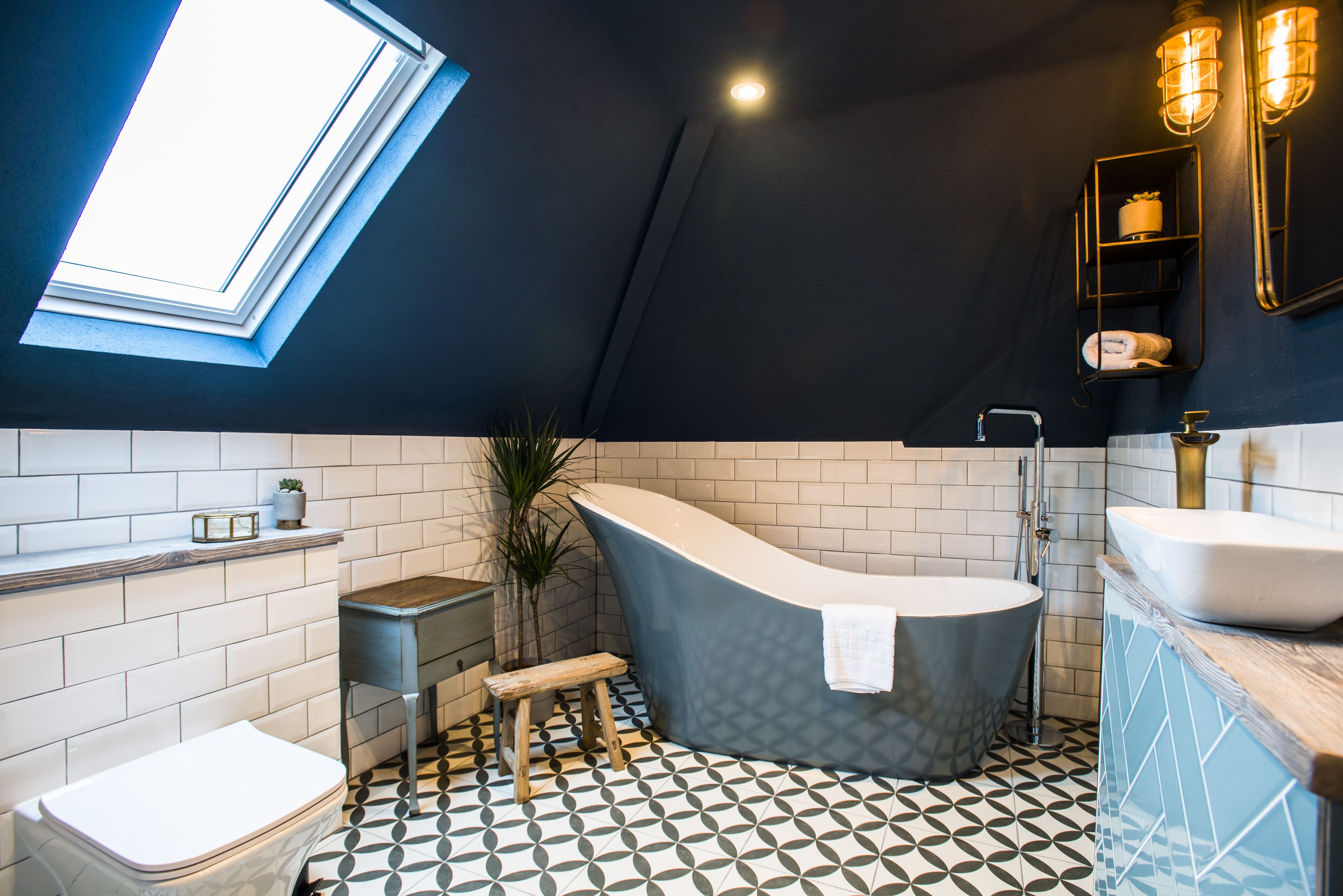 superior double room | bathroom | towels