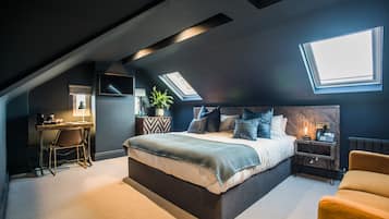 Superior Double Room | 1 bedroom, in-room safe, individually decorated, individually furnished