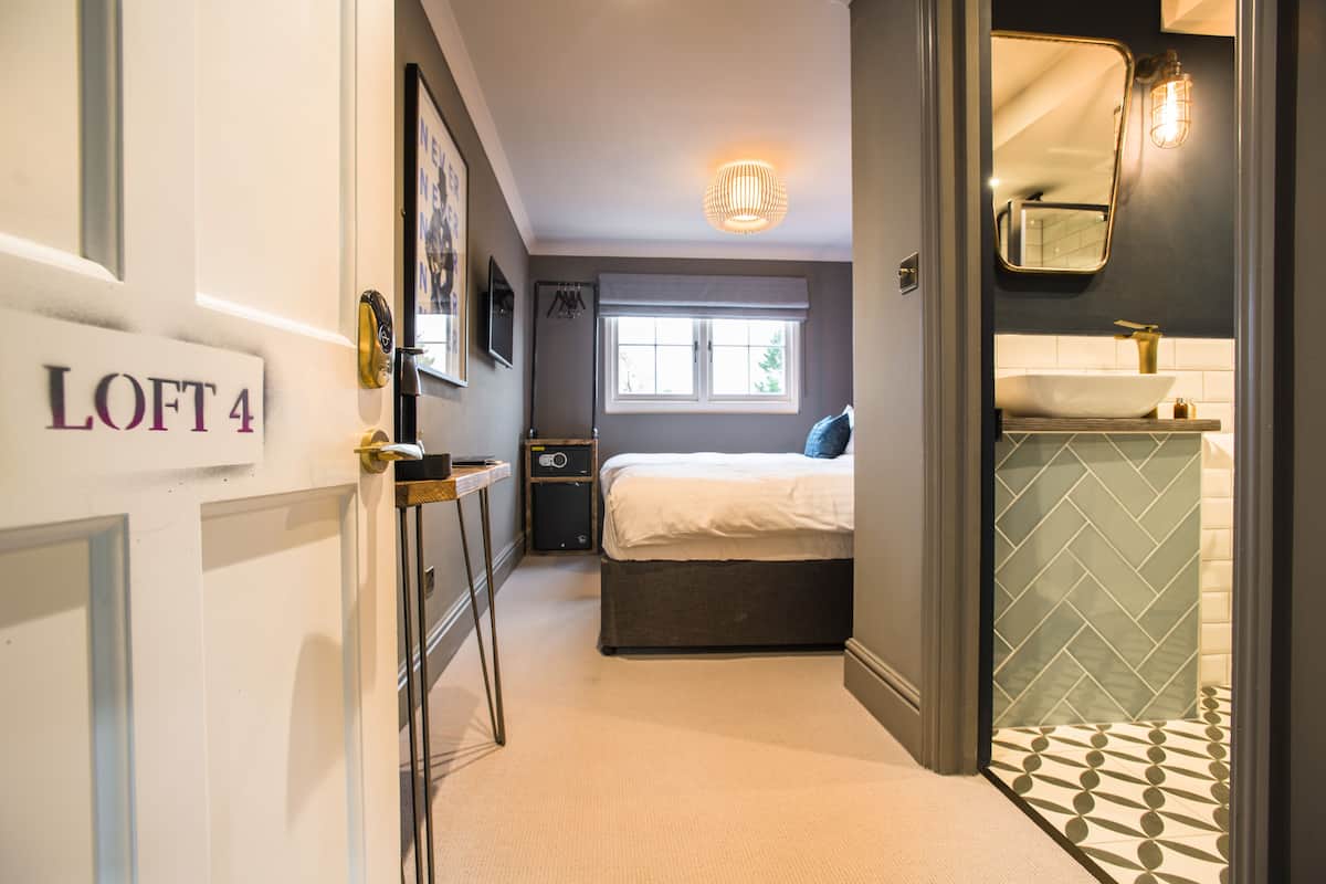 1 bedroom, in-room safe, individually decorated, individually furnished