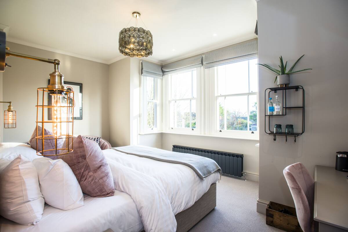 superior double room | 1 bedroom, in-room safe, individually decorated, individually furnished