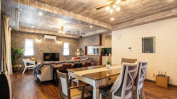 Villa | In-room dining