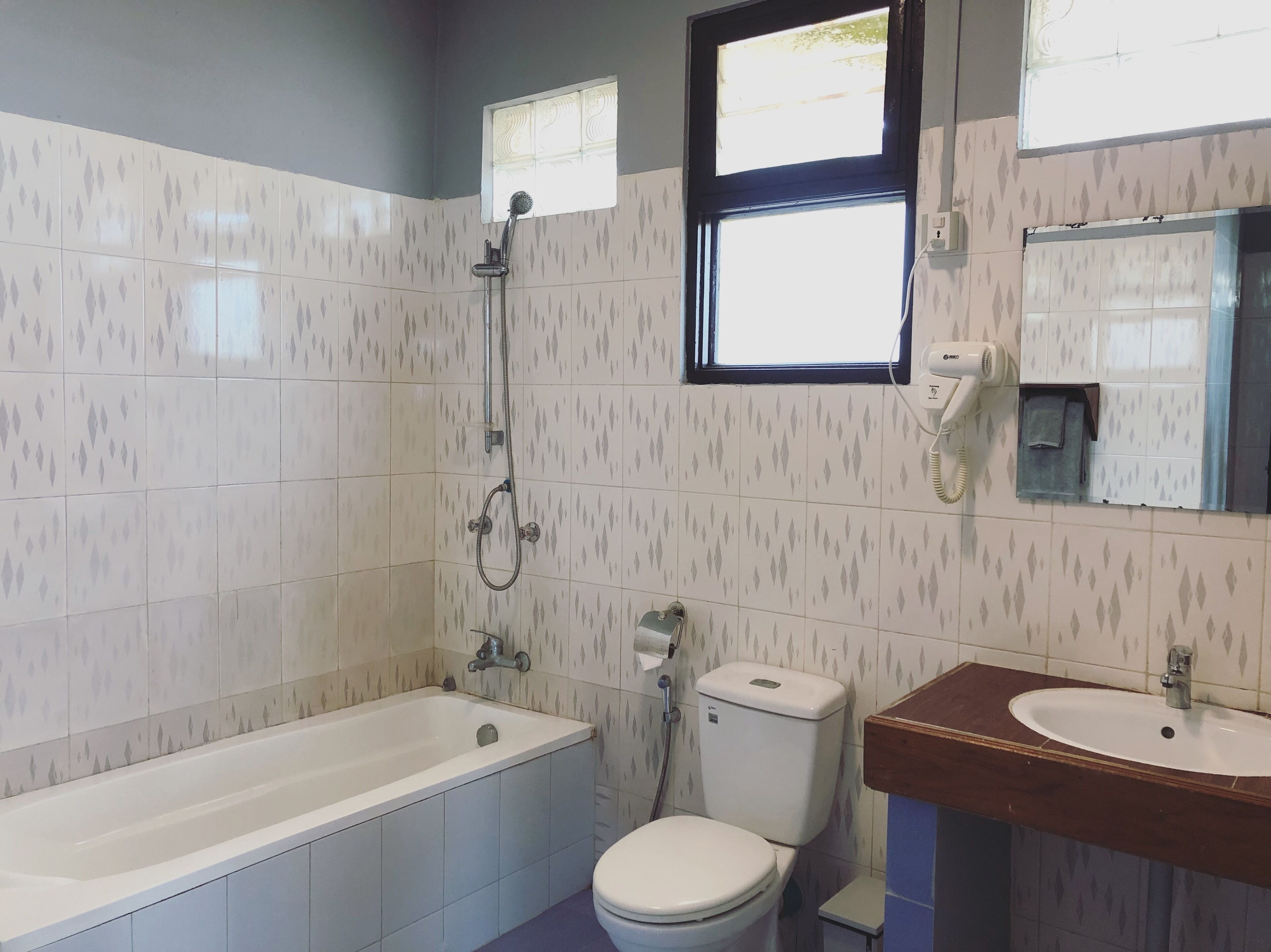 A bathroom with a bathtub, toilet, and sink.