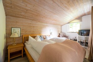 Doppelzimmer, Balkon | Verdunkelungsvorhänge, kostenloses WLAN, Bettwäsche