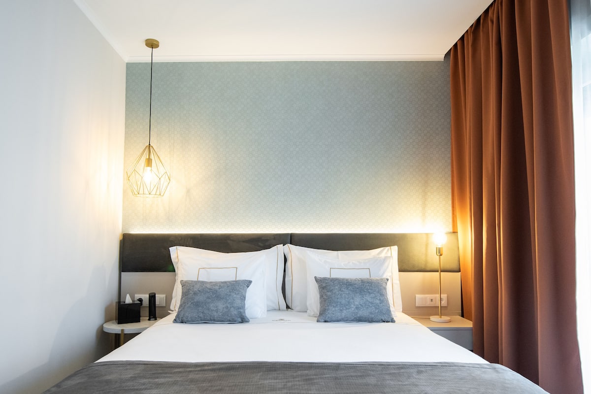 Bureau, rideaux occultants, chambres insonorisées, Wi-Fi gratuit