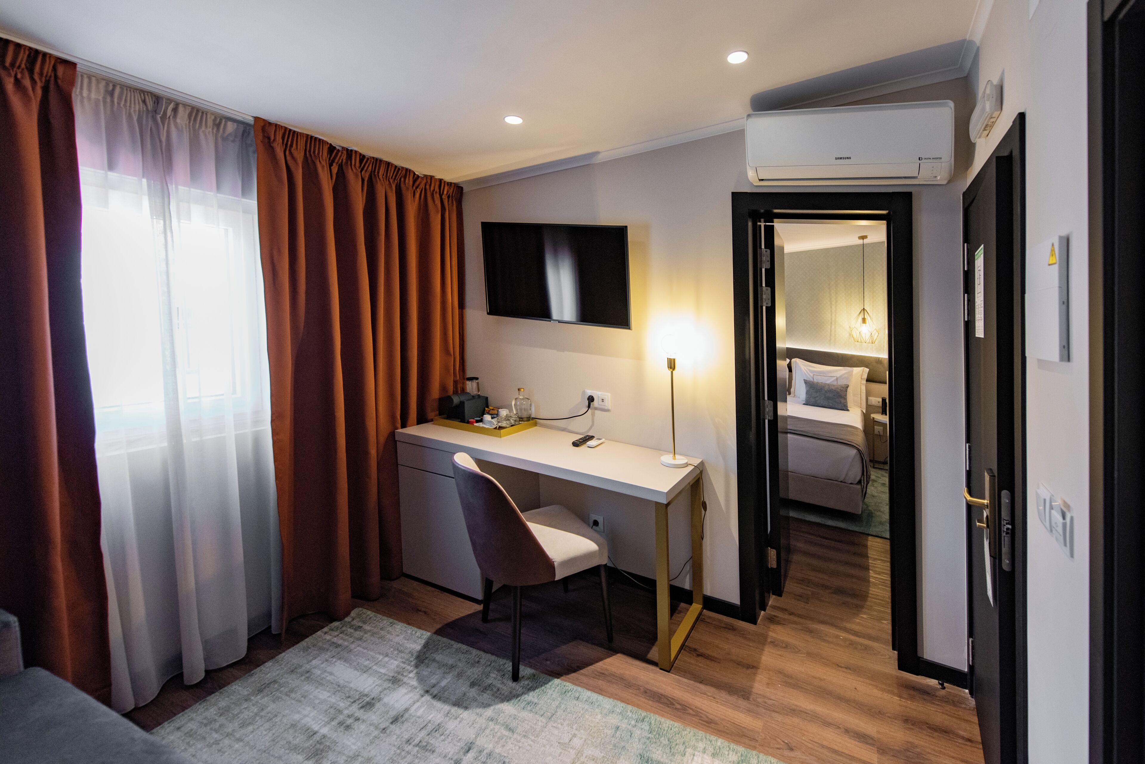 Deluxe Room | Desk, blackout curtains, soundproofing, free WiFi