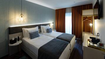 Bureau, rideaux occultants, chambres insonorisées, Wi-Fi gratuit