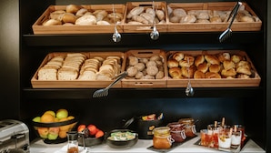 Breakfast buffet - Duplo Charme Boutique Hotel (Lisbon)