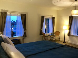 Sängtillbehör av högsta kvalitet, duntäcken och strykjärn/strykbräda