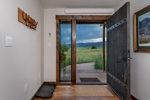 Interior - Wild Mustang: Great for Large Groups, Lots of Space Inside & Out, Views, Pet Friendly (Victor)