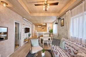 Living area - Makanalea Resort Okinawa (Ginowan)