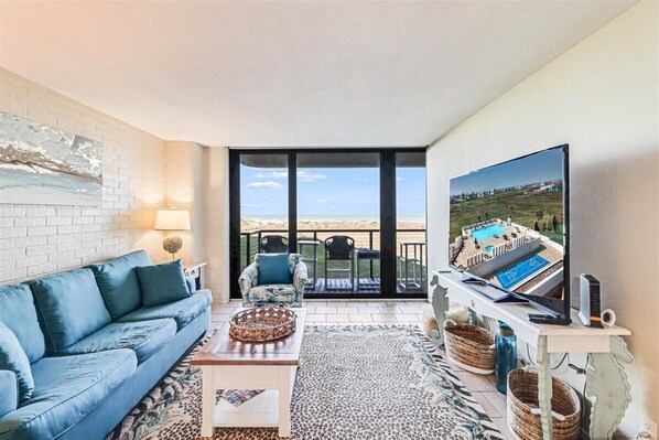 Living area - Breath in the Ocean Air and Enjoy Ocean Views in This 3 Bedroom 3 Bath (Port Aransas)