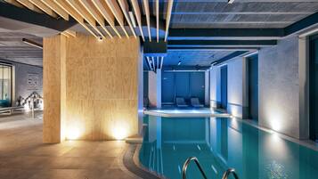 Indoor pool, pool loungers