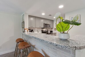 Fridge, microwave, oven, stovetop - Surf Court 52 - Newly Remodeled - Ground Floor Flat (Hilton Head Island)