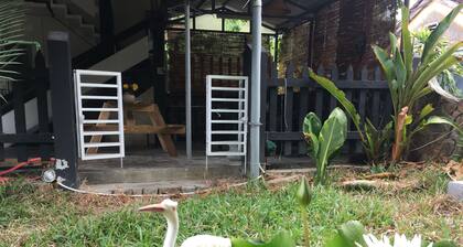 4 guests, 2 beds, 1 bath, a garden