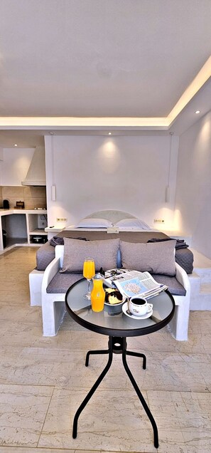 Deluxe Junior Suite | 埃及棉床单、高档床上用品、加厚床垫、客房内保险箱