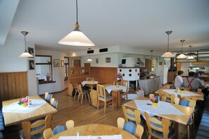 Free daily buffet breakfast