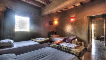 Chambre Familiale | Rideaux occultants, chambres insonorisées, draps fournis