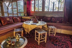 Lobby sitting area - Gîte Tamlli (Aoufous)