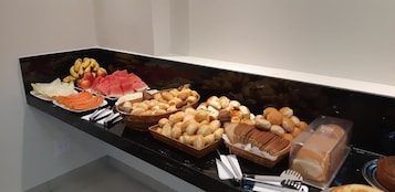 Free daily continental breakfast