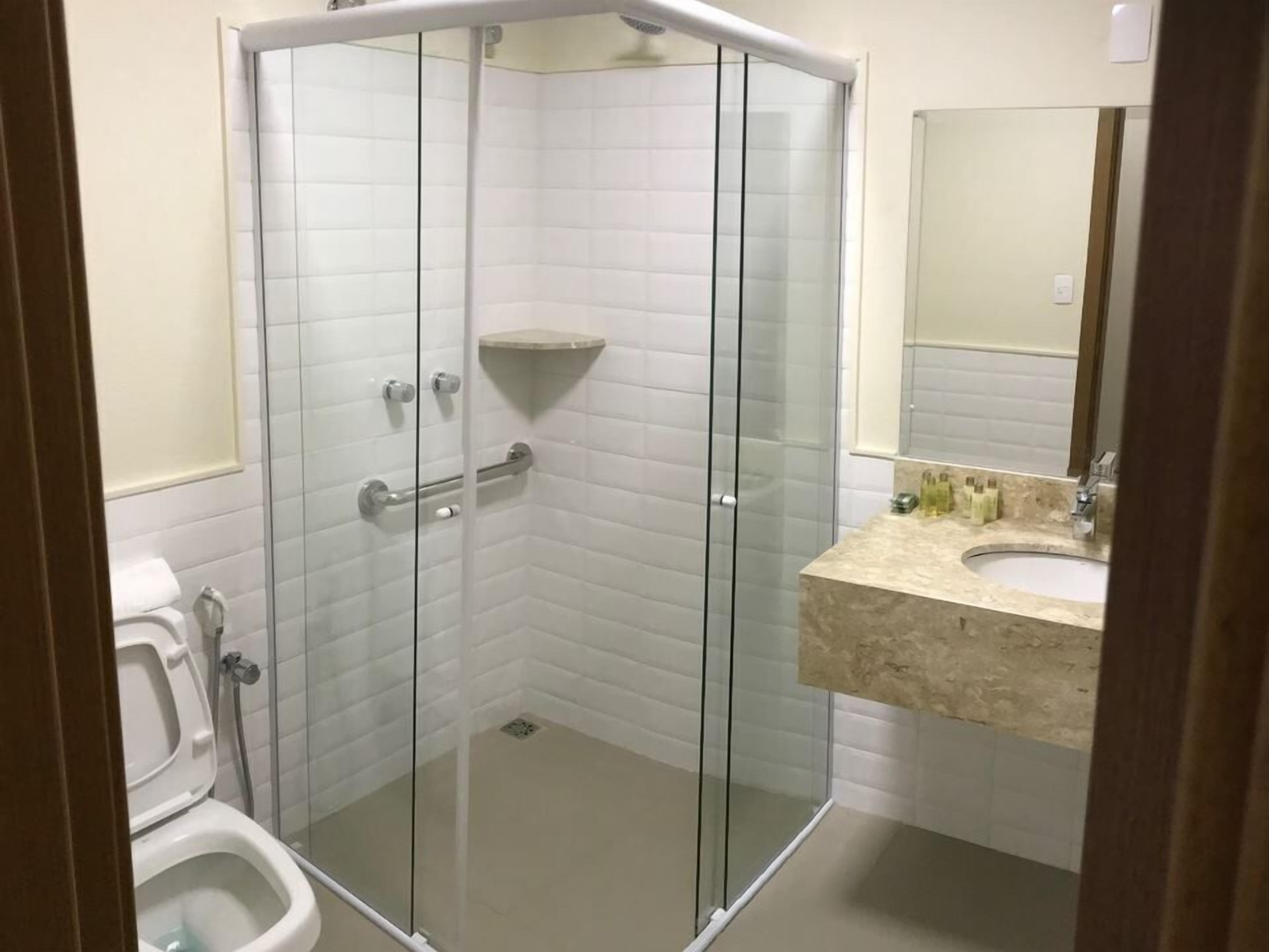 economy double room | bathroom | towels