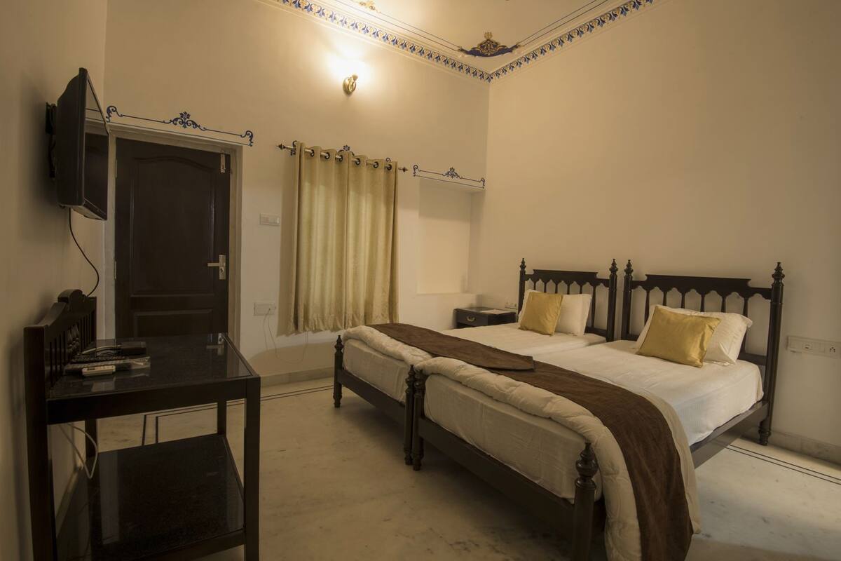 Down duvets, Select Comfort beds, desk, laptop workspace