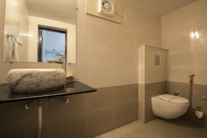 Shower, free toiletries, bathrobes, slippers