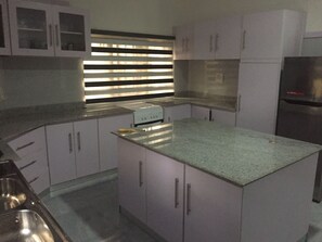 Family Villa | Private kitchen | Full-sized fridge, microwave, oven, stovetop - Amadi Villa (Orlu)