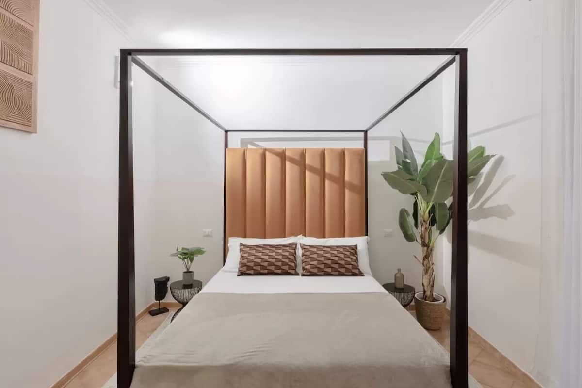 A World Aparts - 21 T. Argentina ( via di Torre Argentina 21) | 1 quarto, cofres nos quartos, escrivaninha