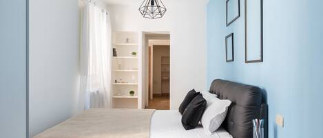 A World Aparts - 13 T. Argentina ( via di Torre Argentina 13) | 1 soveværelse, pengeskab på værelset, skrivebord, strygejern/strygebræt