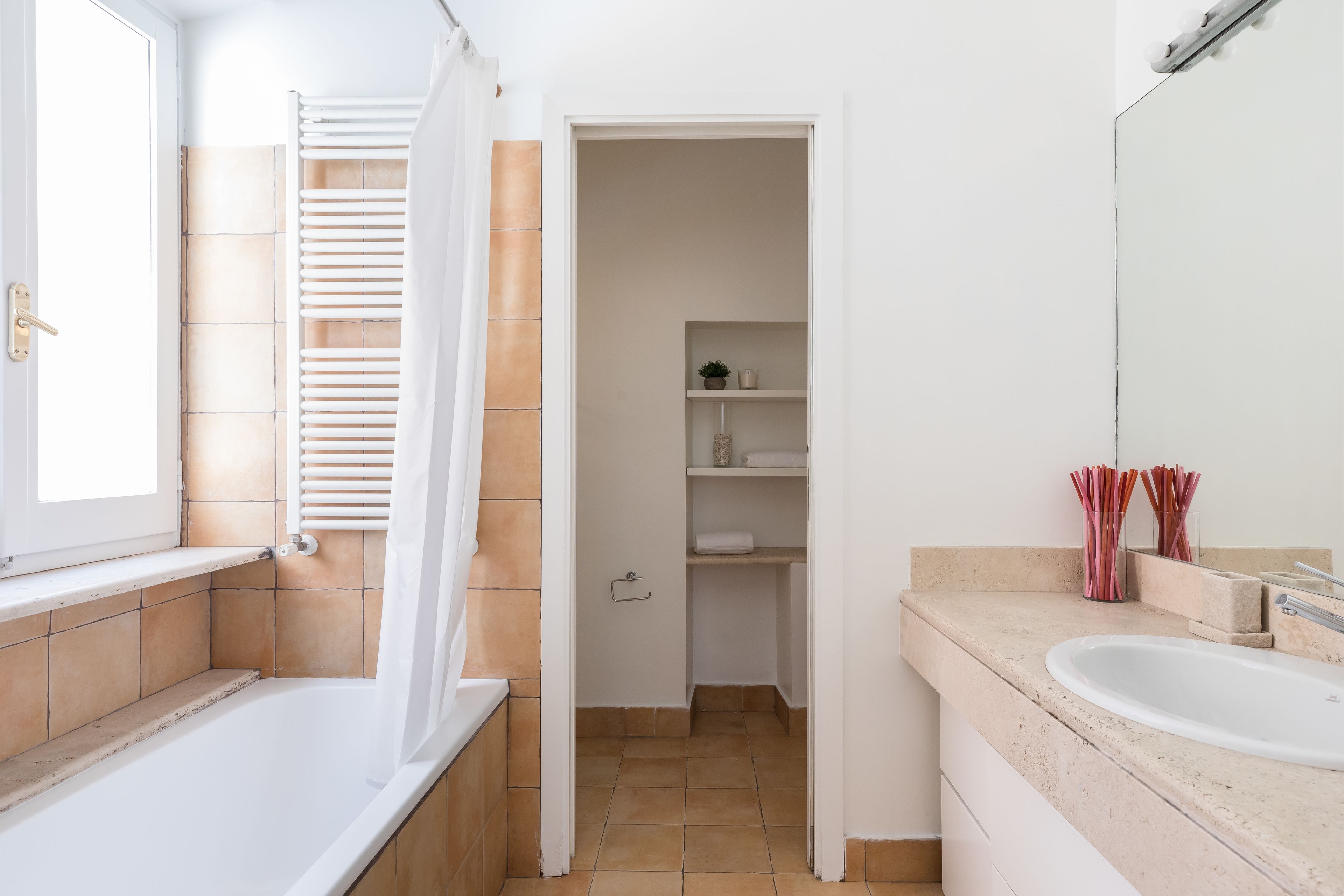 A World Aparts - 13 T. Argentina ( via di Torre Argentina 13) | 浴室 | 淋浴/浴缸二合一、吹風機、毛巾