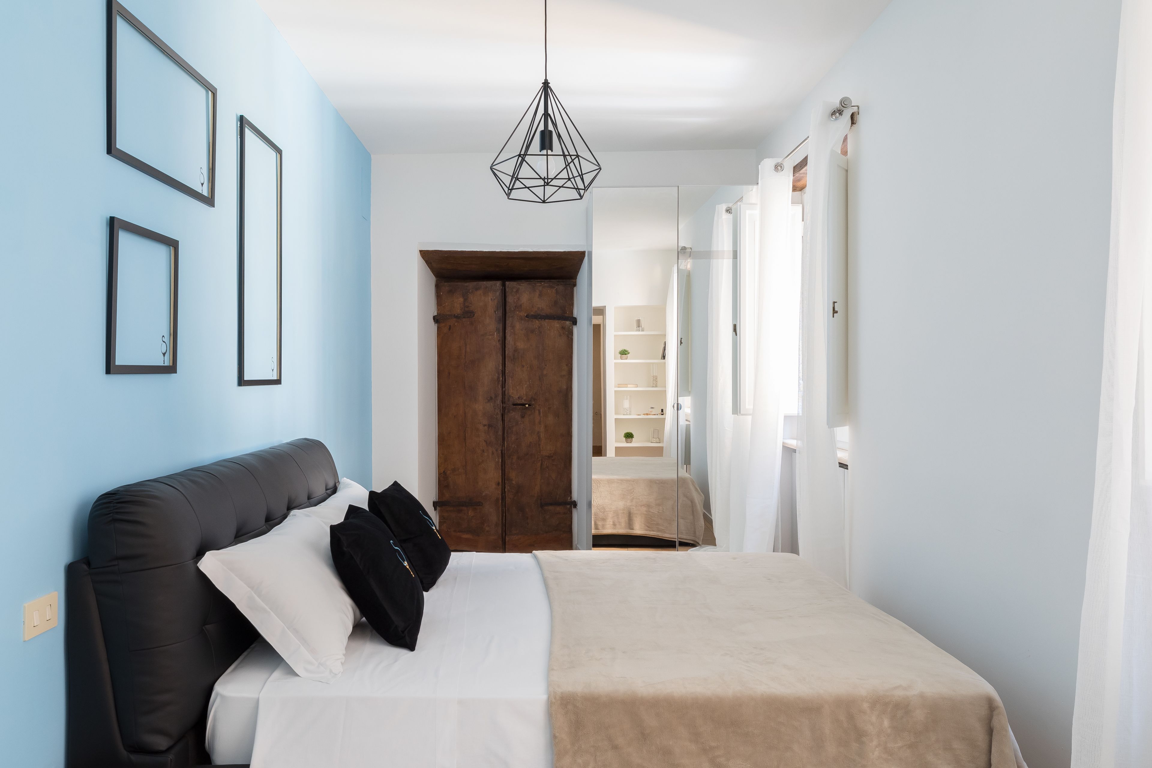 A World Aparts - 13 T. Argentina ( via di Torre Argentina 13) | 1 間臥室、客房內保險箱、書桌、熨斗/熨衣板