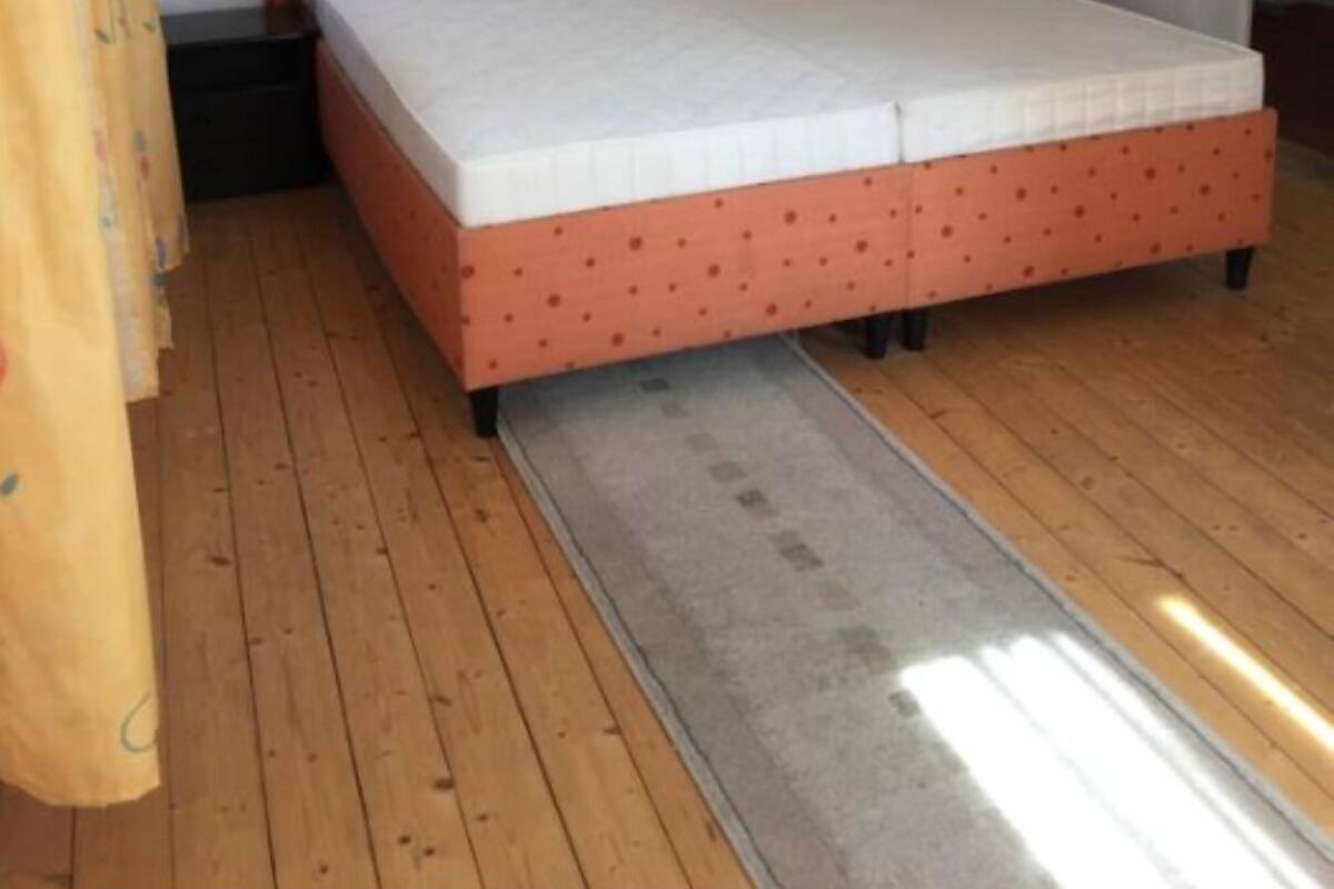 Twin Room, Shared Bathroom | WiFi (free), bed sheets