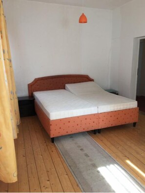 Wifi gratis y ropa de cama