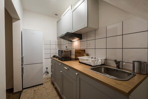 Fridge, microwave, stovetop, cookware/dishes/utensils