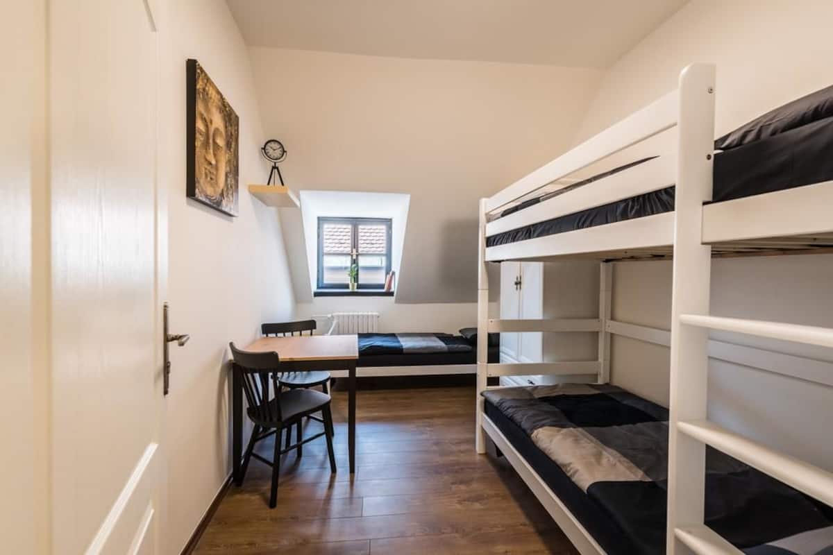 Classic Triple Room | Soundproofing, free WiFi, bed sheets