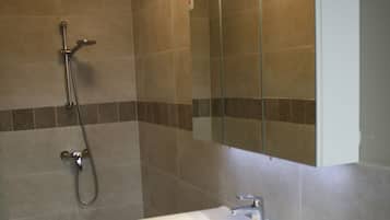 Standard Double Room, Private Bathroom | Bilik Mandi