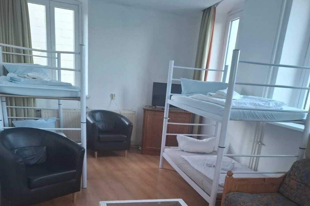 Shared Dormitory, Shared Bathroom, City View (Vierbettzimmer)