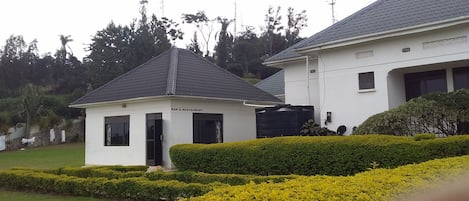 Café da manhã, almoço e jantar; local e internacional