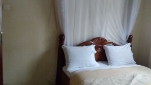 Single Room | Desk, blackout drapes, free WiFi, bed sheets