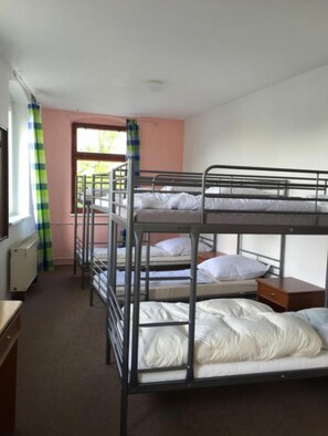 Quadruple Room | Free WiFi, bed sheets