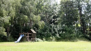 Área de juegos infantiles al aire libre