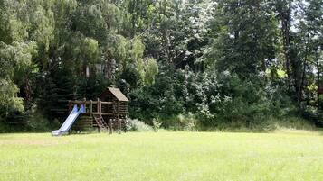 Children’s play area – outdoor