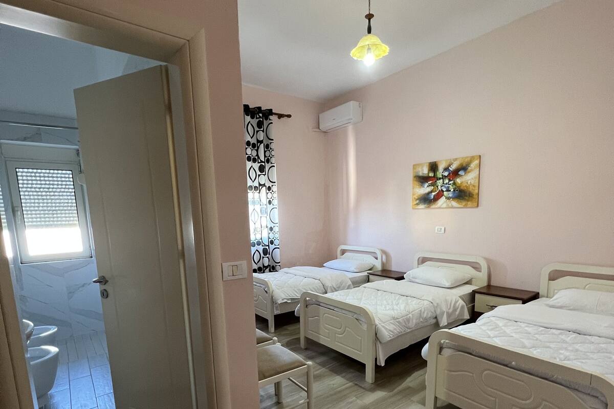 Triple Room | Free WiFi, bed sheets