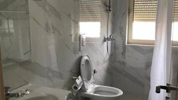 Triple Room | Bathroom | Shower, hair dryer, bidet, towels